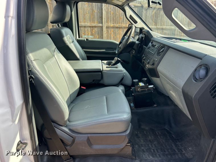 image for item FC5379 2016 Ford F350 Super Duty XL  pickup truck