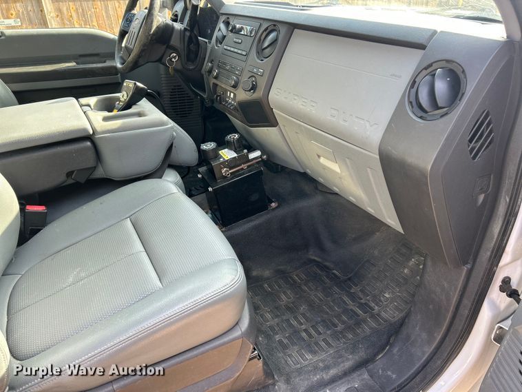 image for item FC5379 2016 Ford F350 Super Duty XL  pickup truck