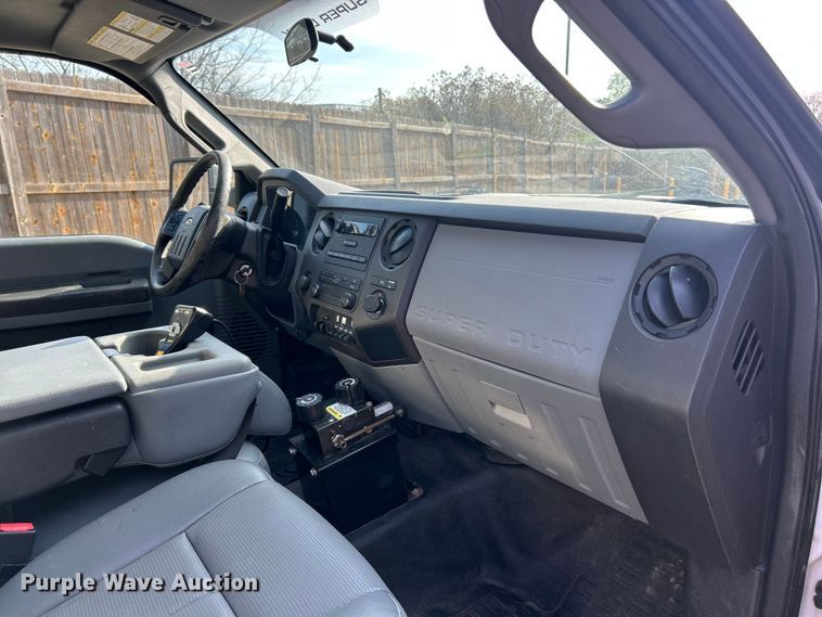 image for item FC5379 2016 Ford F350 Super Duty XL  pickup truck