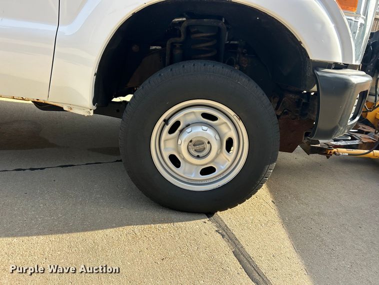 image for item FC5379 2016 Ford F350 Super Duty XL  pickup truck