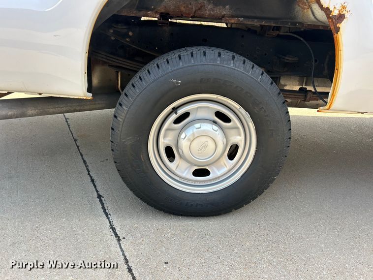 image for item FC5379 2016 Ford F350 Super Duty XL  pickup truck