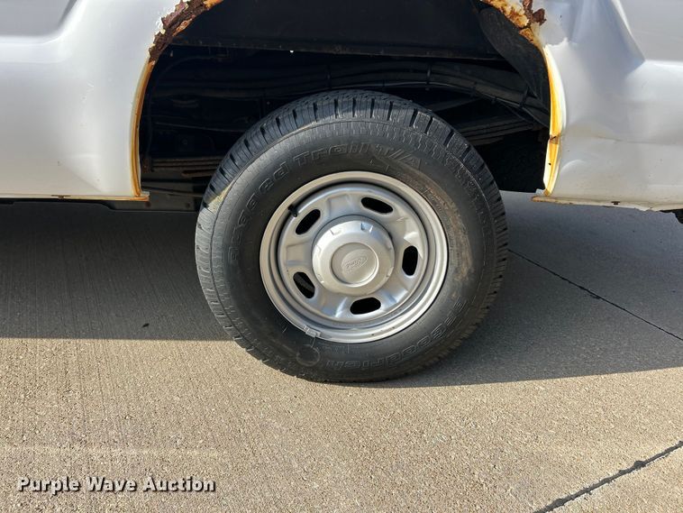 image for item FC5379 2016 Ford F350 Super Duty XL  pickup truck