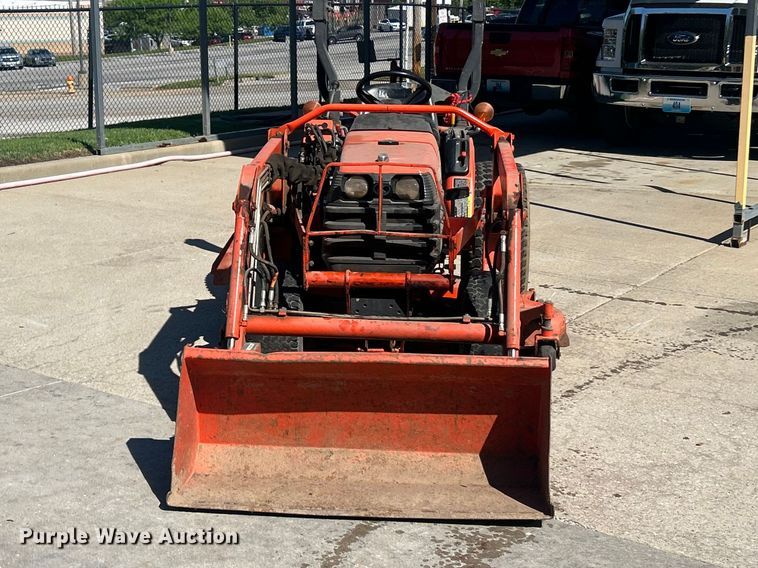 image for item FC5427 Kubota B7500D tractor