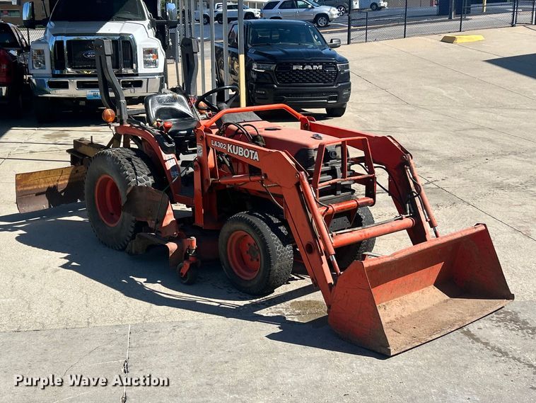 image for item FC5427 Kubota B7500D tractor