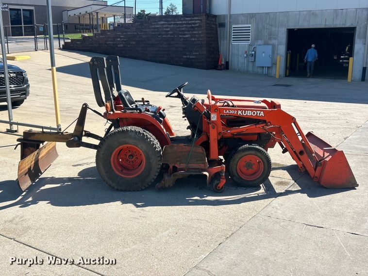 image for item FC5427 Kubota B7500D tractor