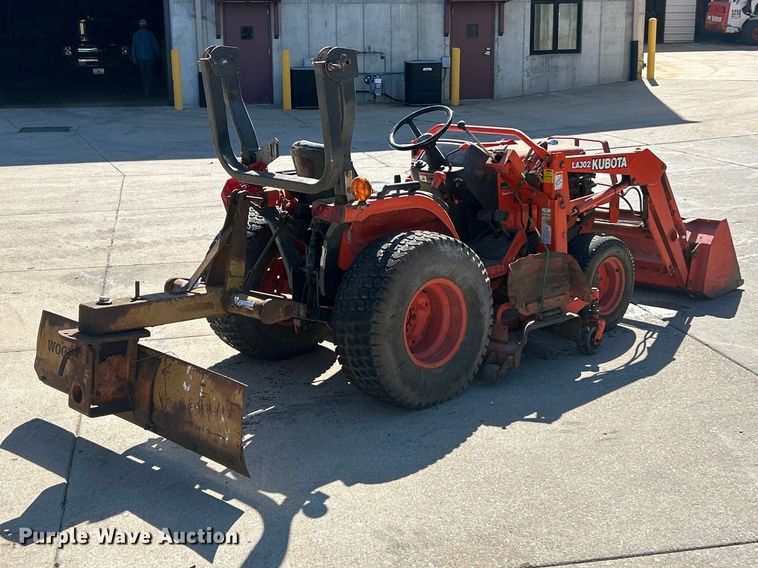 image for item FC5427 Kubota B7500D tractor