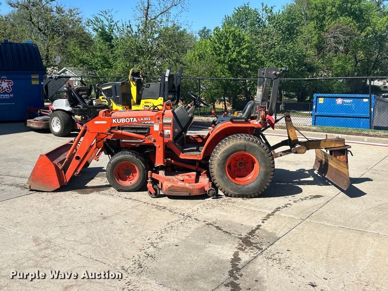 image for item FC5427 Kubota B7500D tractor