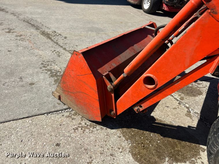 image for item FC5427 Kubota B7500D tractor