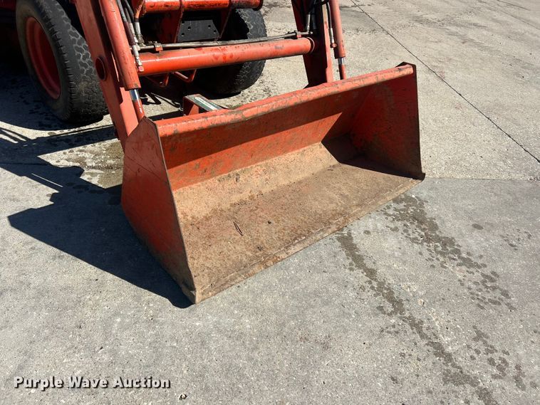 image for item FC5427 Kubota B7500D tractor