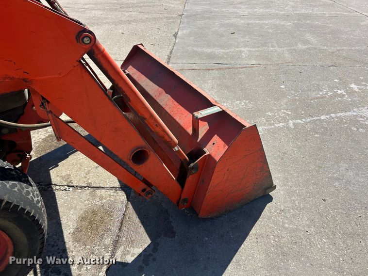 image for item FC5427 Kubota B7500D tractor