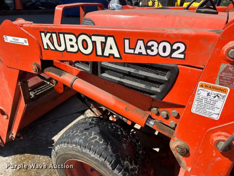 image for item FC5427 Kubota B7500D tractor