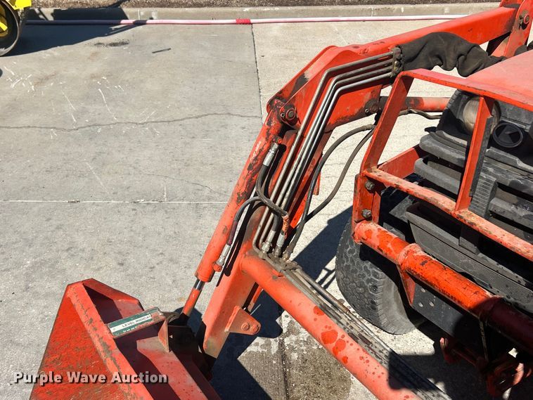 image for item FC5427 Kubota B7500D tractor