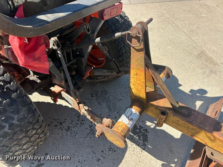 image for item FC5427 Kubota B7500D tractor