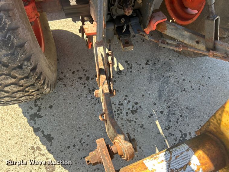 image for item FC5427 Kubota B7500D tractor