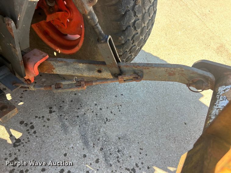 image for item FC5427 Kubota B7500D tractor