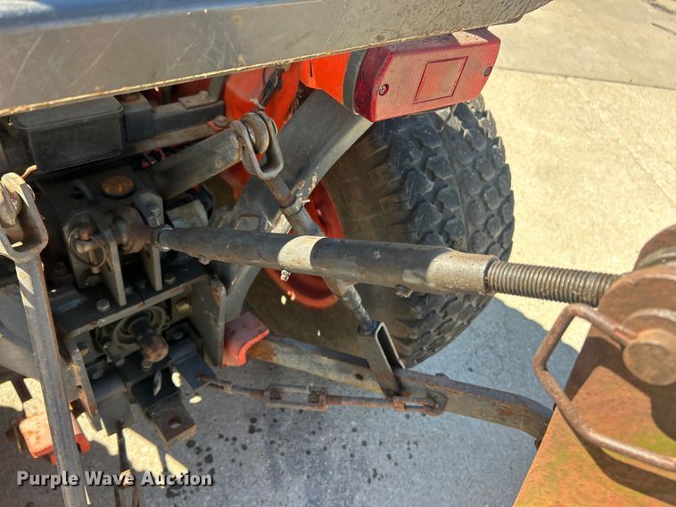 image for item FC5427 Kubota B7500D tractor