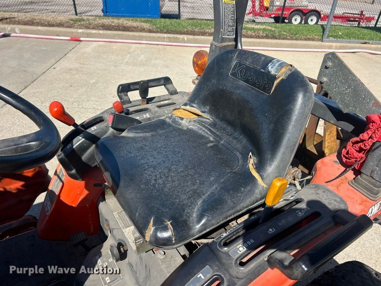 image for item FC5427 Kubota B7500D tractor