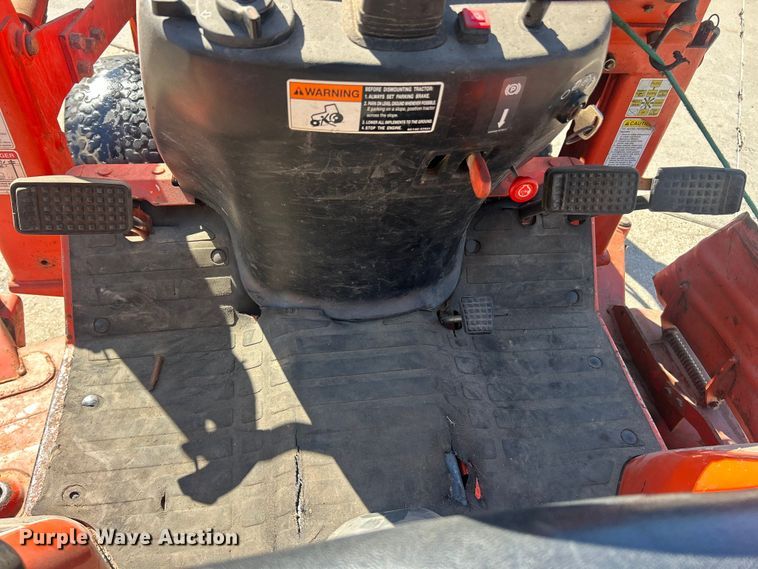 image for item FC5427 Kubota B7500D tractor