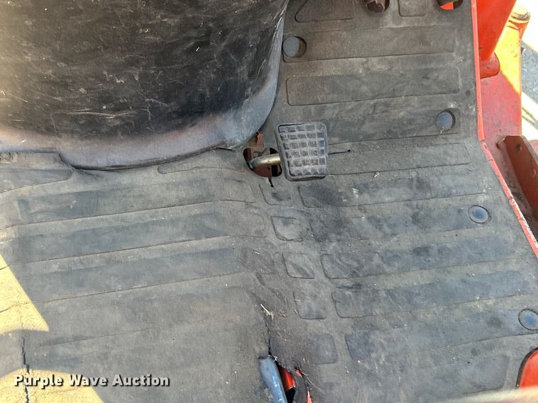 image for item FC5427 Kubota B7500D tractor