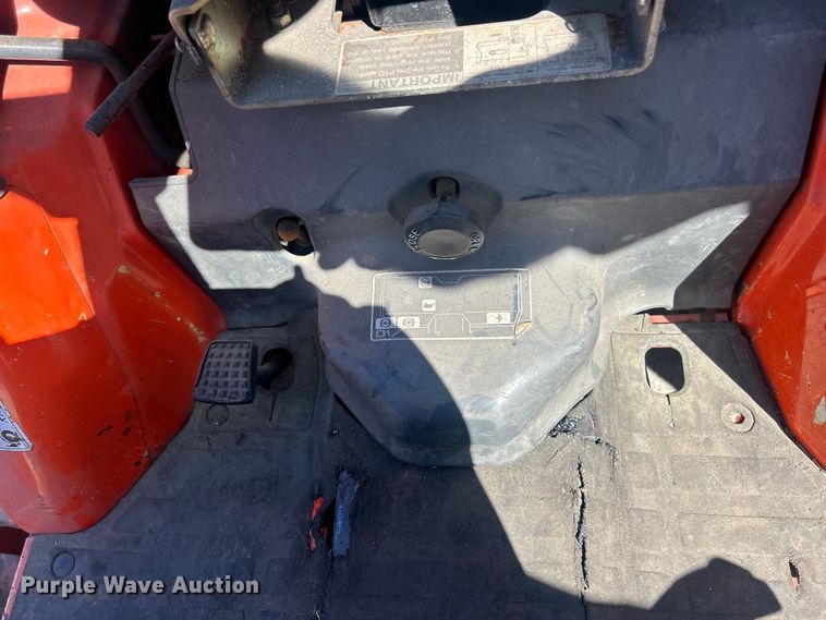 image for item FC5427 Kubota B7500D tractor