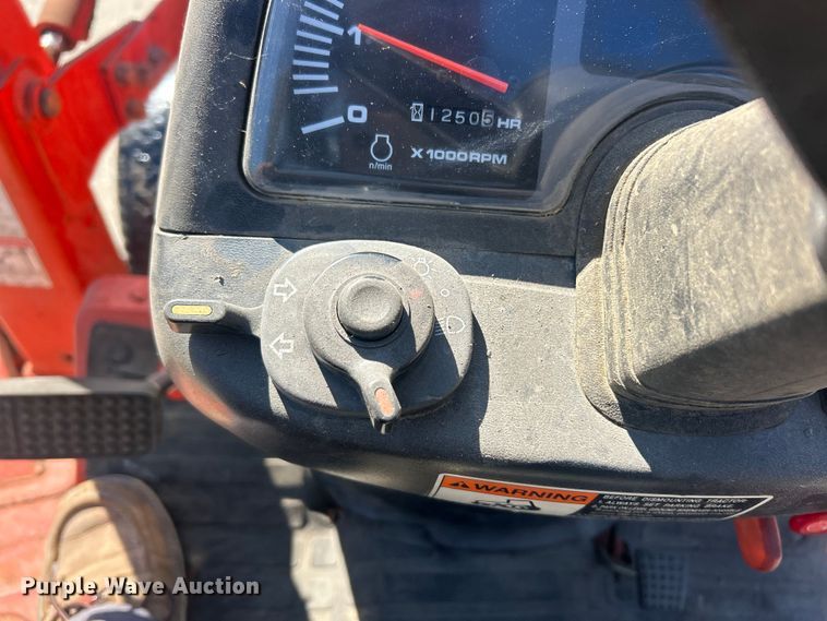 image for item FC5427 Kubota B7500D tractor