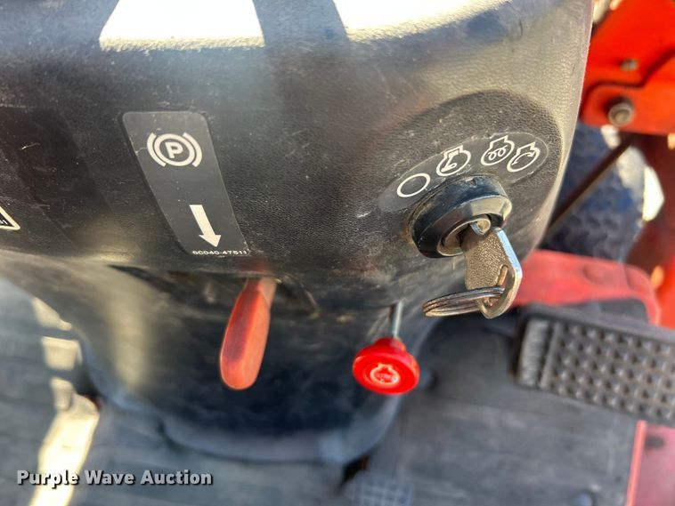 image for item FC5427 Kubota B7500D tractor