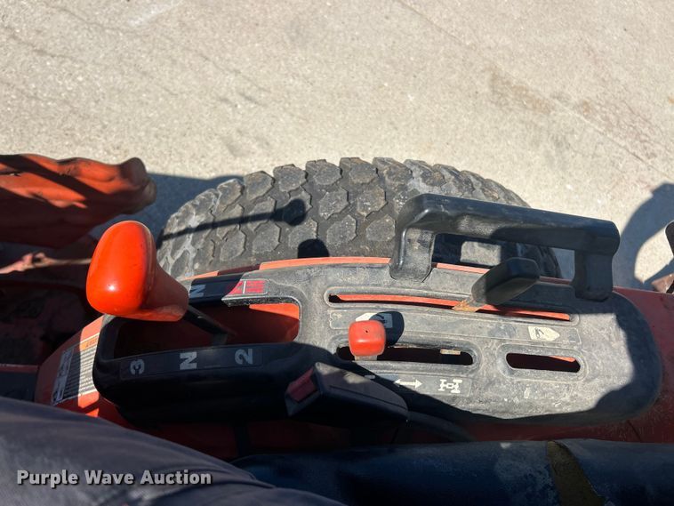 image for item FC5427 Kubota B7500D tractor