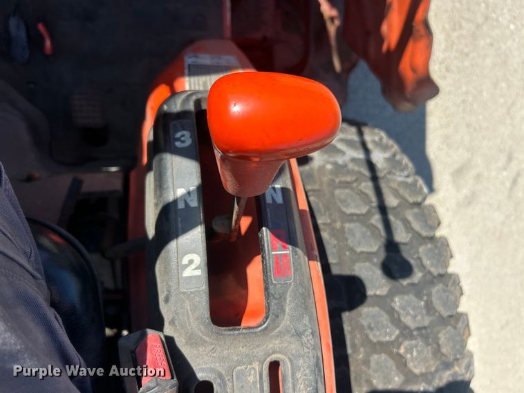 image for item FC5427 Kubota B7500D tractor