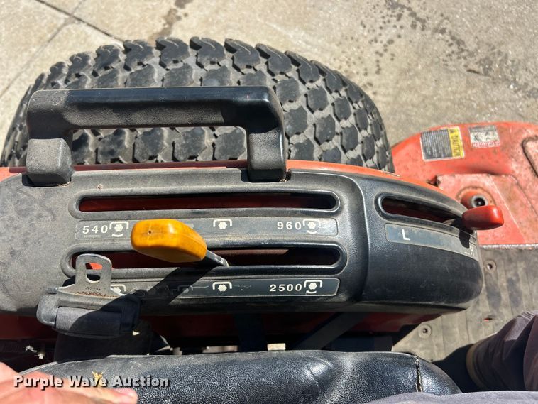 image for item FC5427 Kubota B7500D tractor