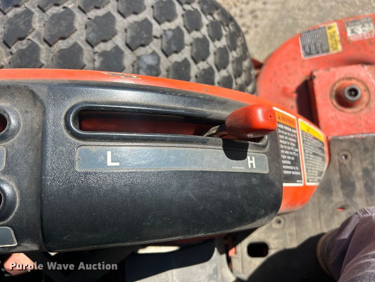 image for item FC5427 Kubota B7500D tractor