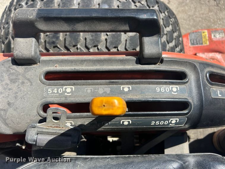 image for item FC5427 Kubota B7500D tractor