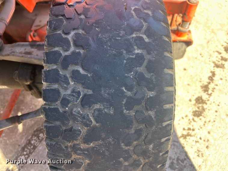 image for item FC5427 Kubota B7500D tractor