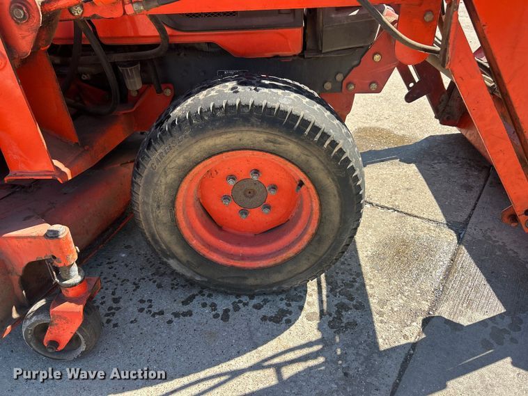 image for item FC5427 Kubota B7500D tractor