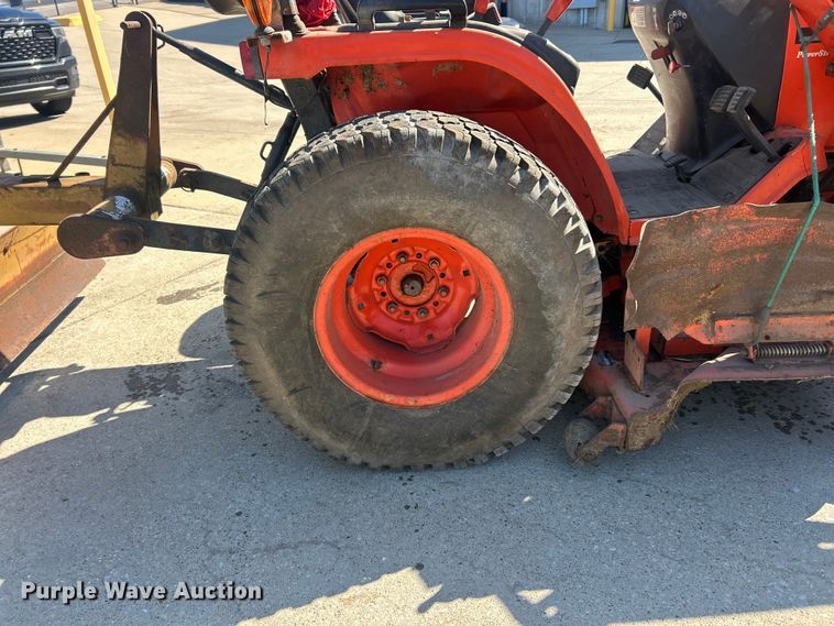 image for item FC5427 Kubota B7500D tractor