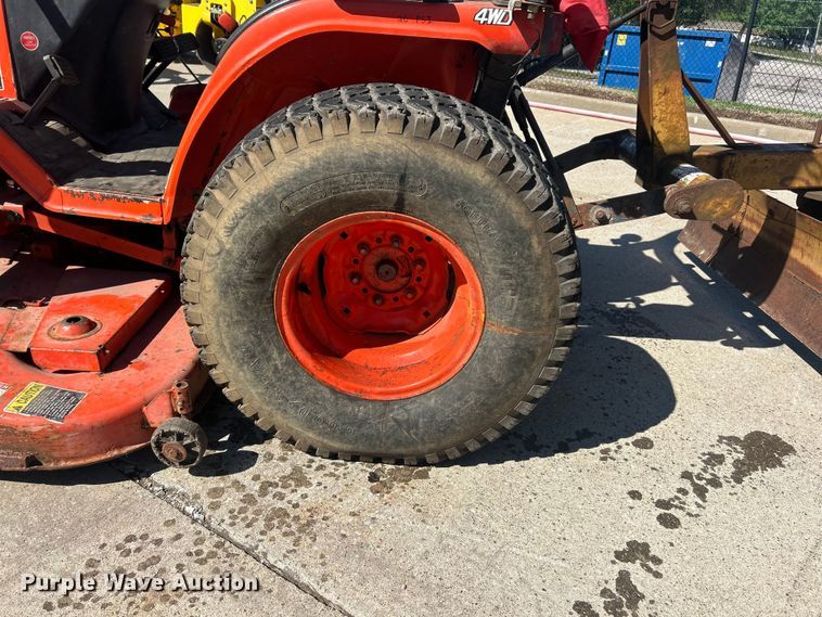 image for item FC5427 Kubota B7500D tractor