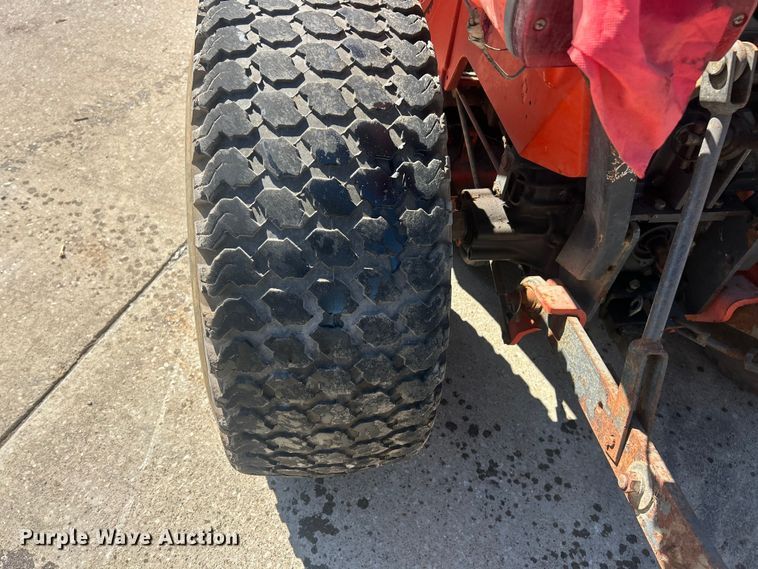 image for item FC5427 Kubota B7500D tractor