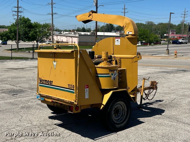 image for item FC5428 1994 Vermeer 1250BC wood chipper