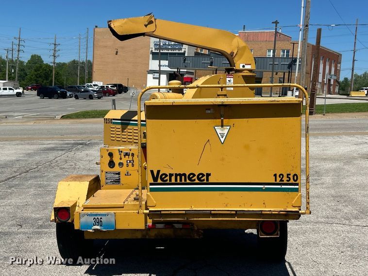 image for item FC5428 1994 Vermeer 1250BC wood chipper