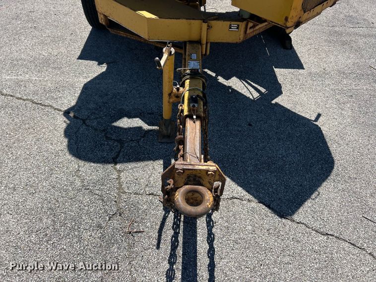 image for item FC5428 1994 Vermeer 1250BC wood chipper