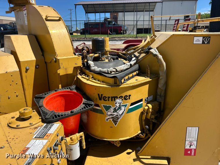 image for item FC5428 1994 Vermeer 1250BC wood chipper