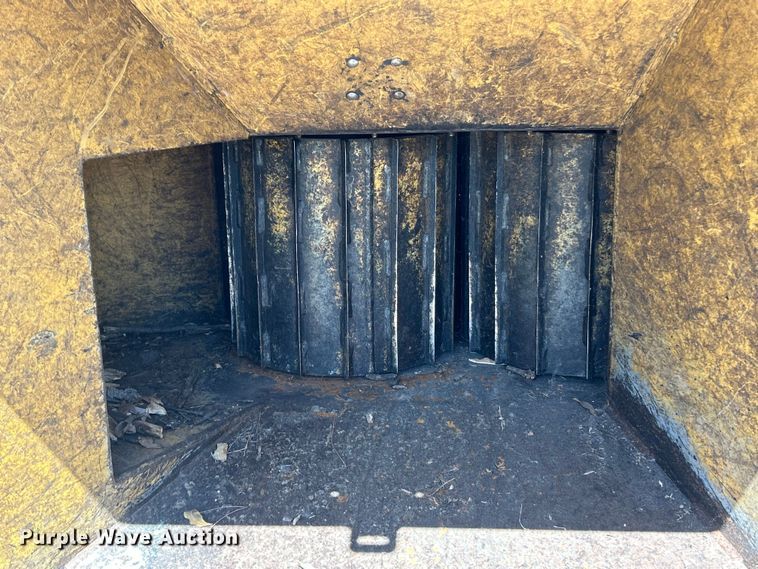 image for item FC5428 1994 Vermeer 1250BC wood chipper