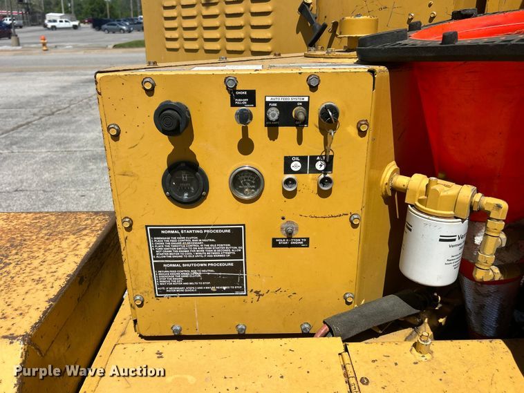 image for item FC5428 1994 Vermeer 1250BC wood chipper
