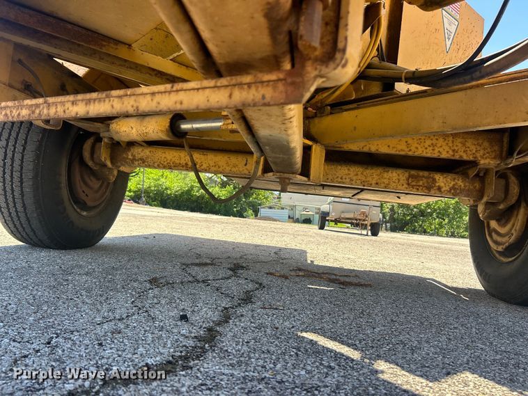 image for item FC5428 1994 Vermeer 1250BC wood chipper