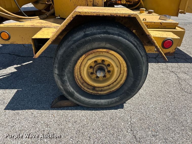 image for item FC5428 1994 Vermeer 1250BC wood chipper