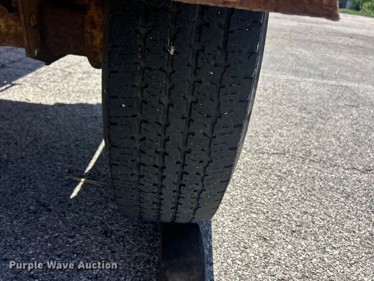 image for item FC5428 1994 Vermeer 1250BC wood chipper