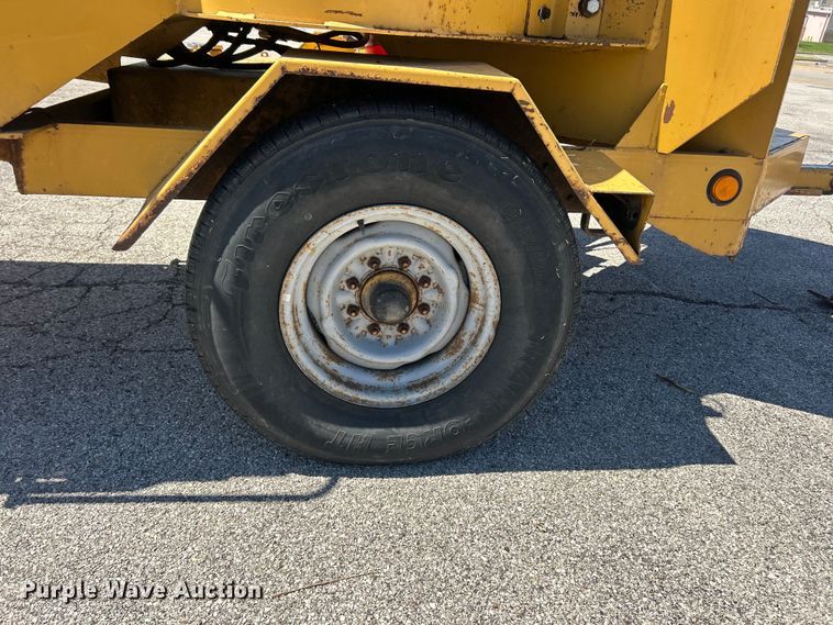 image for item FC5428 1994 Vermeer 1250BC wood chipper