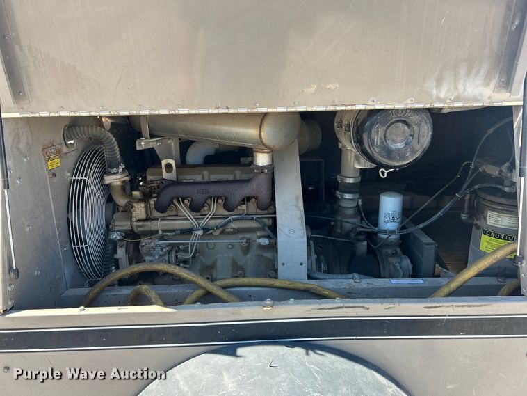 image for item FC5430 1996 LeRoi Q185DJE air compressor