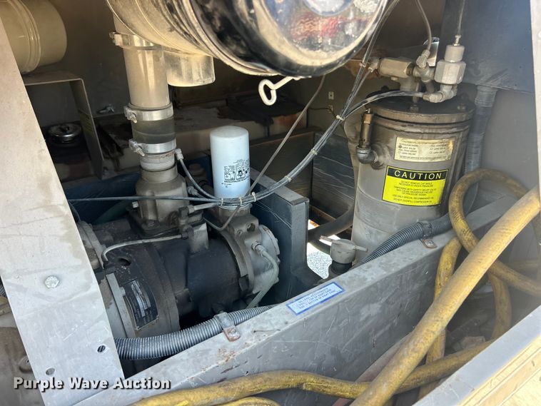 image for item FC5430 1996 LeRoi Q185DJE air compressor