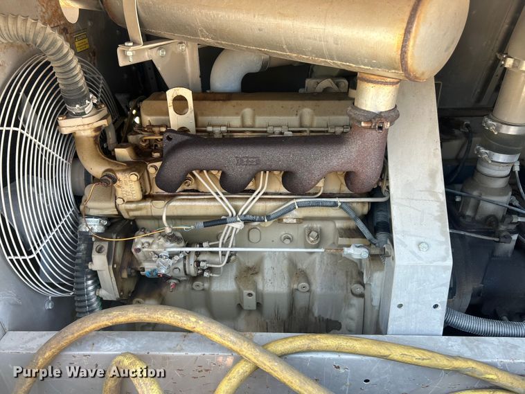 image for item FC5430 1996 LeRoi Q185DJE air compressor