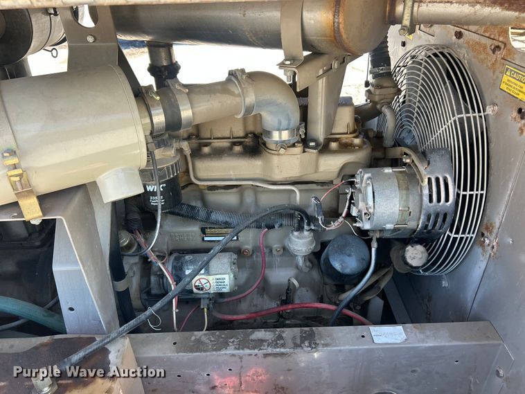 image for item FC5430 1996 LeRoi Q185DJE air compressor